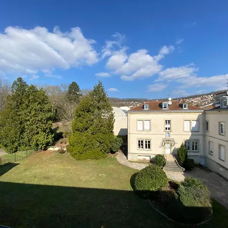 Bas Chateau 홈스테이 *